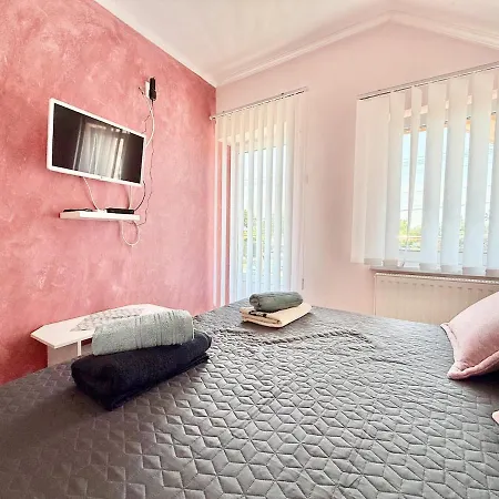 Lelle Udvar 1 Ac Free Parking Daire
